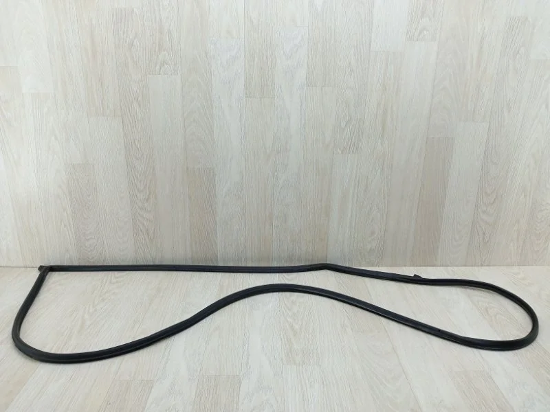 Уплотнитель двери Toyota Auris 6786202170 E150, передний левый