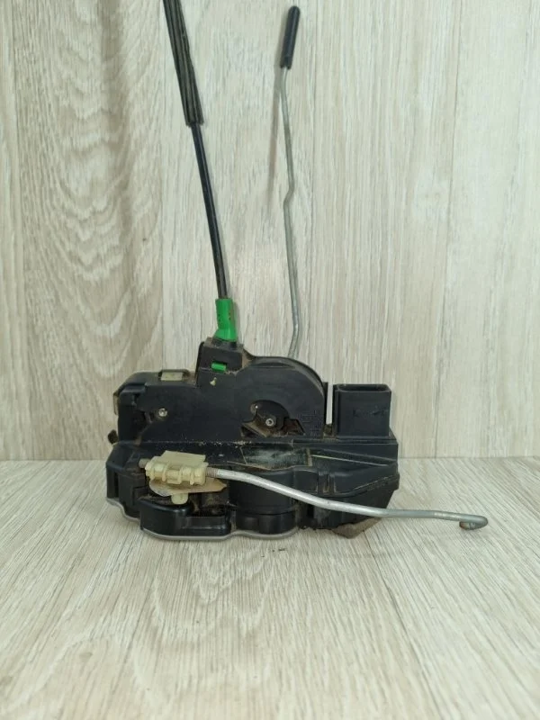 Замок двери Opel Astra 13578023 J, задний левый