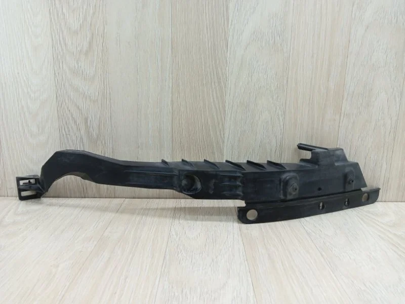 Кронштейн бампера Opel Astra 13287642 J, правый