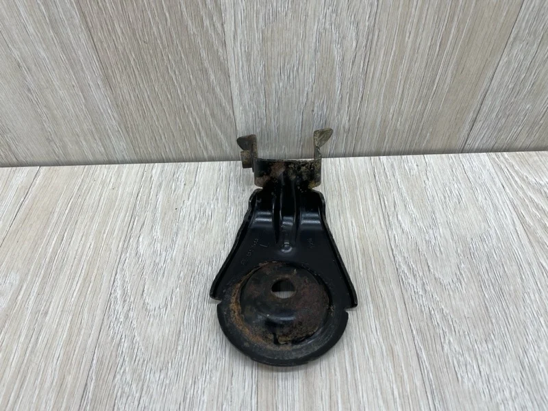 Кронштейн усилителя бампера Opel Astra 13271583 J, передний левый