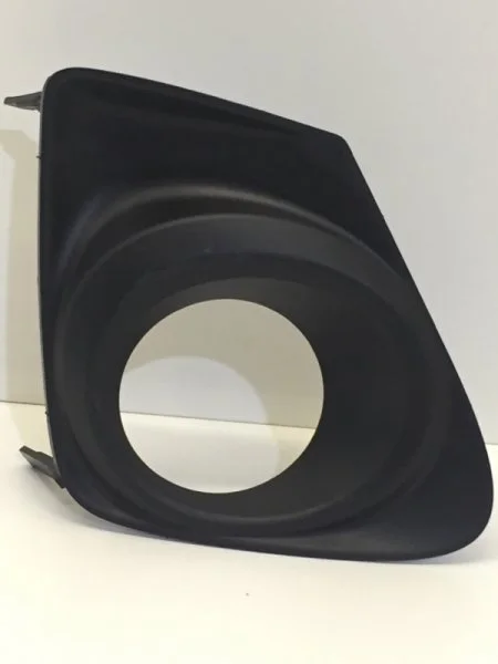 Накладка ПТФ Toyota Corolla 2010-2013 8148112180 E140, передняя правая