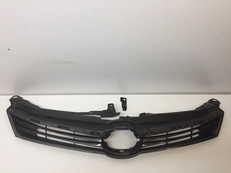 Решётка радиатора Toyota Camry 2014-2018 5310133510 XV50, передняя