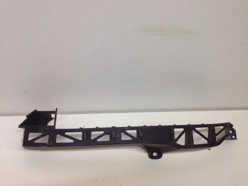 Кронштейн фары Mazda 3 2003-2009 BP4K50161 BK, передний левый