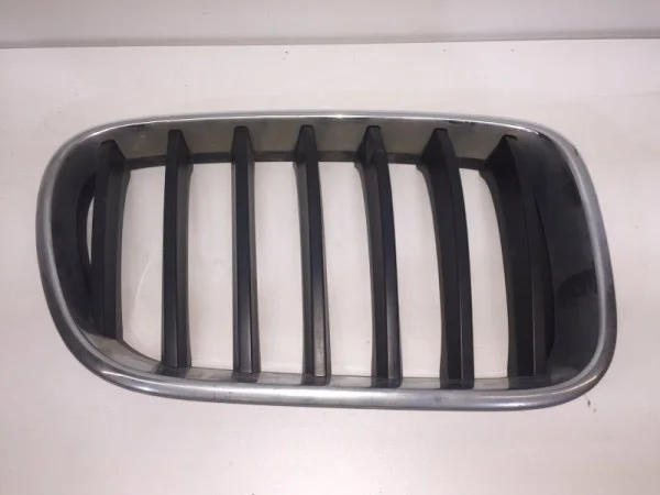 Решётка радиатора BMW X3 2010-2017 51117210726 F25, передняя левая