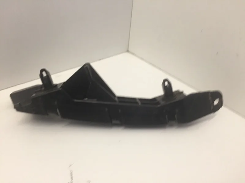 Кронштейн бампера Mitsubishi L200 2006-2015 MN146319 4 4D56, передний левый