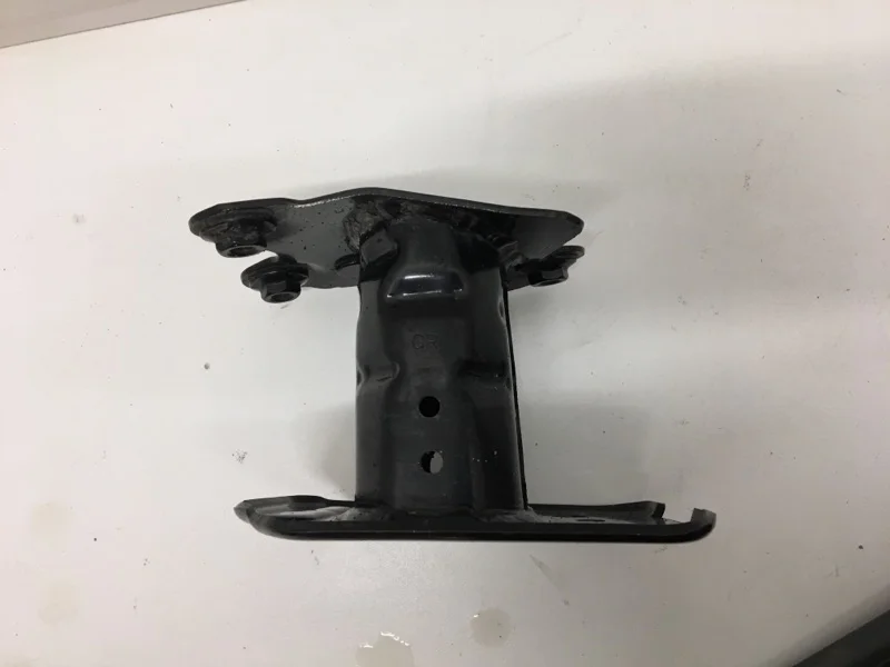 Кронштейн усилителя бампера Toyota Rav4 2015-2019 5201642011 CA40, правый