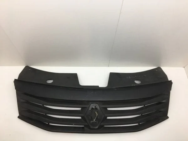 Решётка радиатора Renault Sandero 2009-2014 8200798524 1, передняя