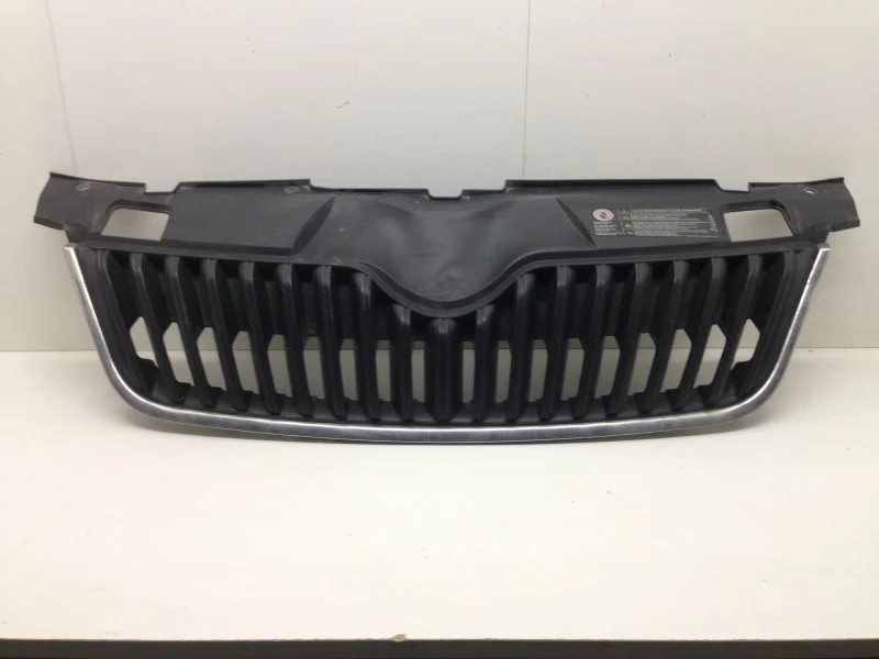 Решётка радиатора Skoda Fabia 2010-2014 5J0853668C 2, передняя