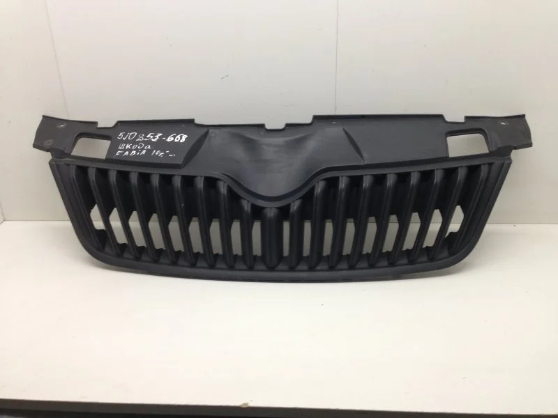 Решётка радиатора Skoda Fabia 2010-2014 5J0853668B 2, передняя