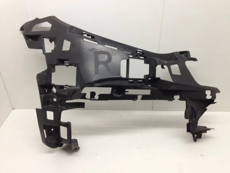 Кронштейн бампера Mercedes-Benz E-klasse 2016-2020 A2138852400 W213, передний правый