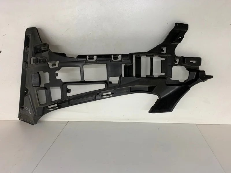 Кронштейн бампера Mercedes-Benz C-klasse 2014-2018 A2058850565 W205, передний левый