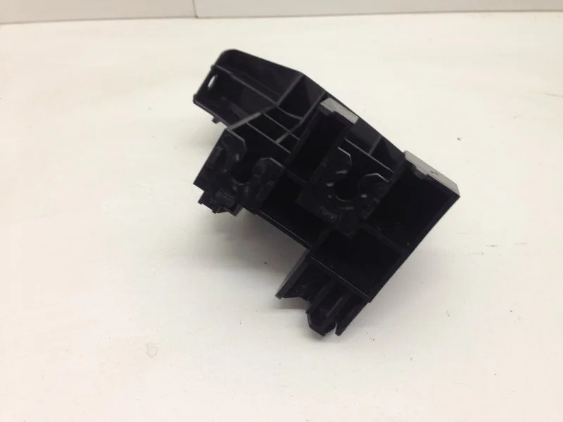 Кронштейн бампера Toyota Camry 2018-2020 5256260040 XV70, задний правый