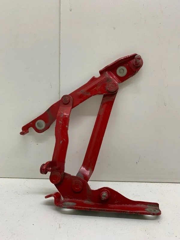 Петля крышки багажника Mazda 3 2003-2009 BN8V52720C BK 1.6-2.0 Л, задняя левая