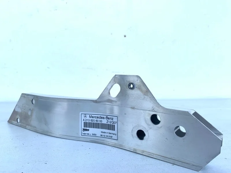 Кронштейн панели радиатора Mercedes-Benz E-klasse 2016-2020 A2136206300 W213, передний левый