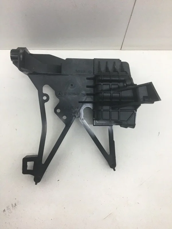 Кронштейн передней панели Mercedes-Benz E-klasse 2016-2020 A2136206400 W213, передний левый