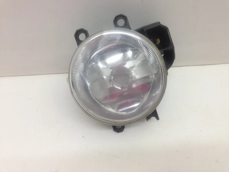Фара противотуманная Toyota Corolla 2012-2020 8121112230 E180