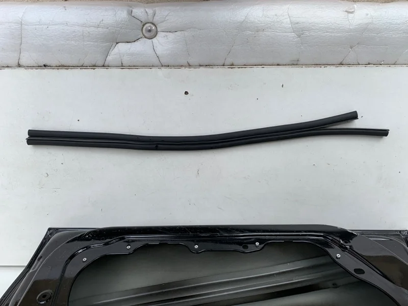 Уплотнитель двери Mercedes-Benz CLA-klasse 2013-2016 A1177200105 X117, передний левый
