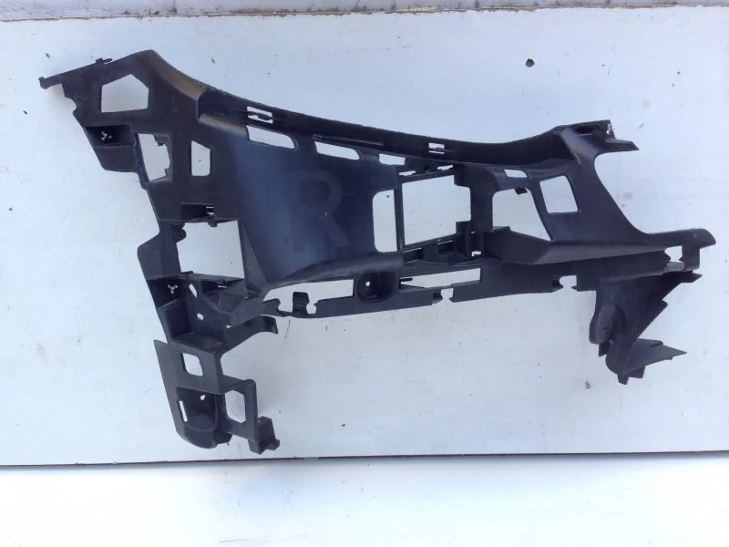 Кронштейн бампера Mercedes-Benz E-klasse 2016-2020 A2138852400 W213, передний правый