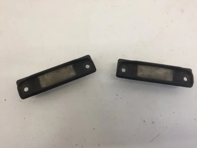 Подсветка номерного знака Audi A8 1999-2002 4D0943021 D2, задняя