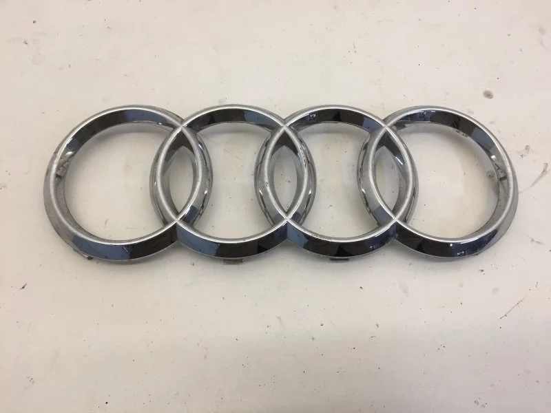 Эмблема в решетку радиатора Audi A5 2016-2020 8T0853605 F5, передняя