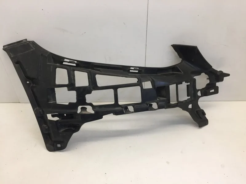 Кронштейн бампера Mercedes-Benz C-klasse 2014-2018 A2058850665 W205, передний правый