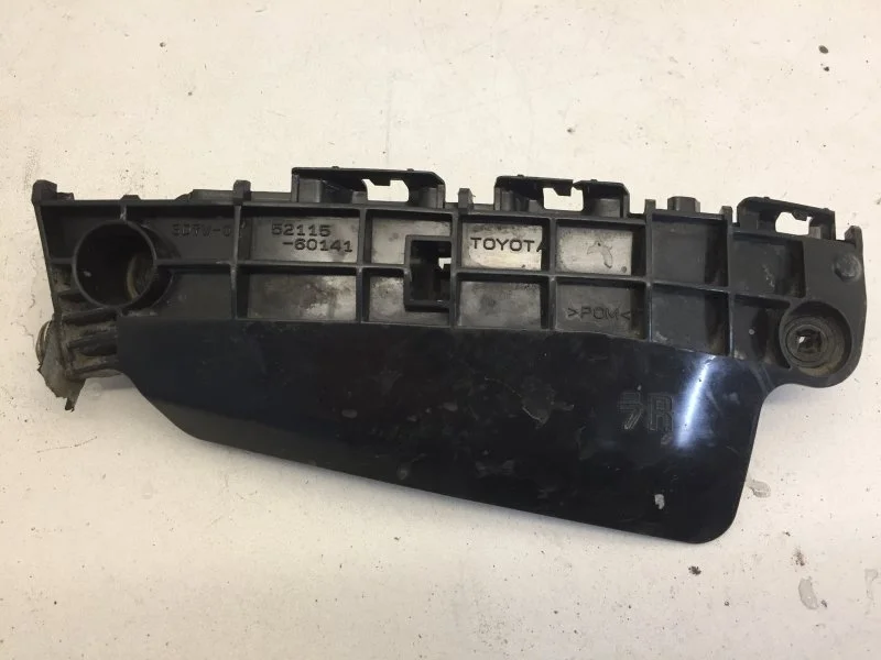 Кронштейн бампера Toyota Land Cruiser 2015-2020 5211560141 200, передний