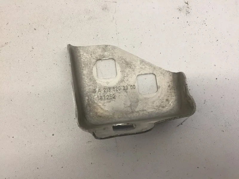 Кронштейн фары Mercedes-Benz E-klasse 2016-2021 A2136202900 W213, передний правый