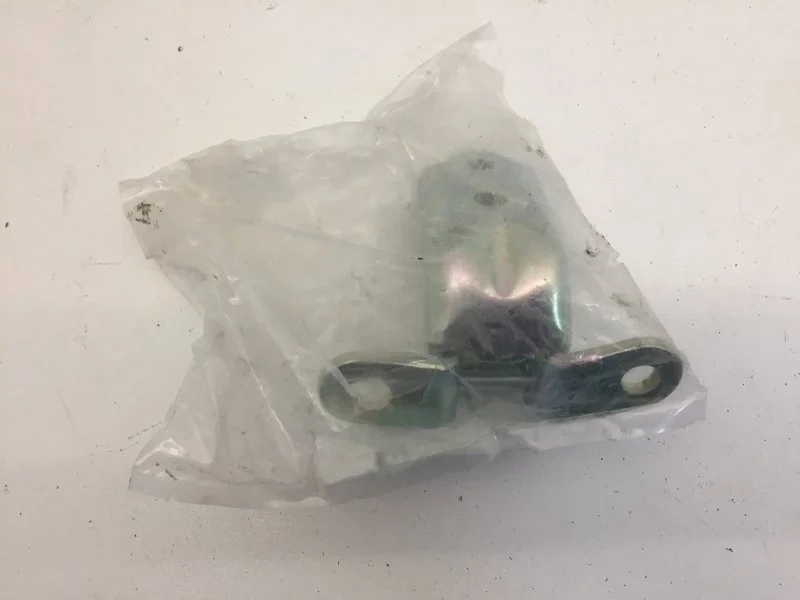 Петля двери Kia Sportage 2008-2010 793202E000 2, передняя правая