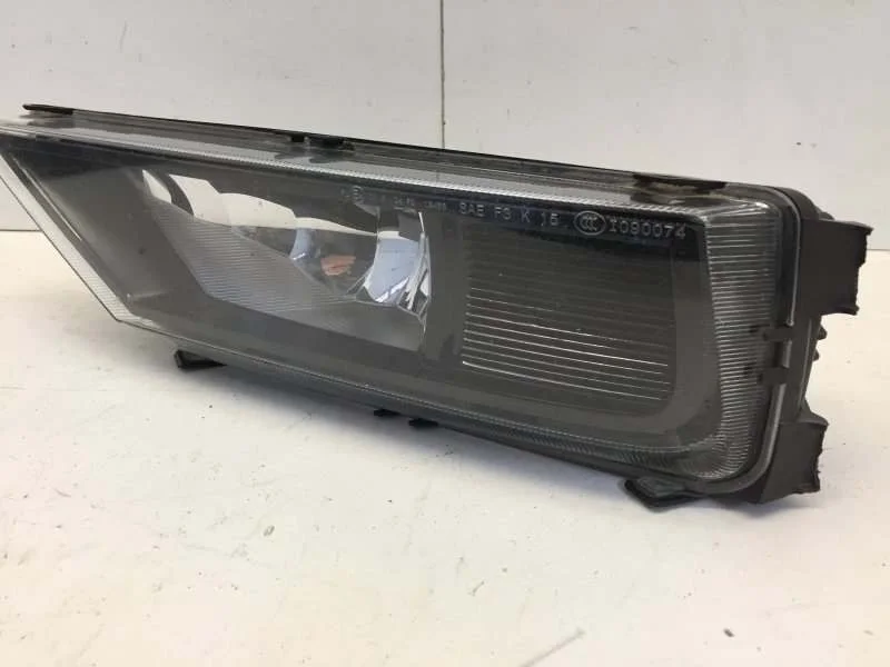 Фара противотуманная Volkswagen Tiguan 2016-2020 5NA941699B 2, передняя
