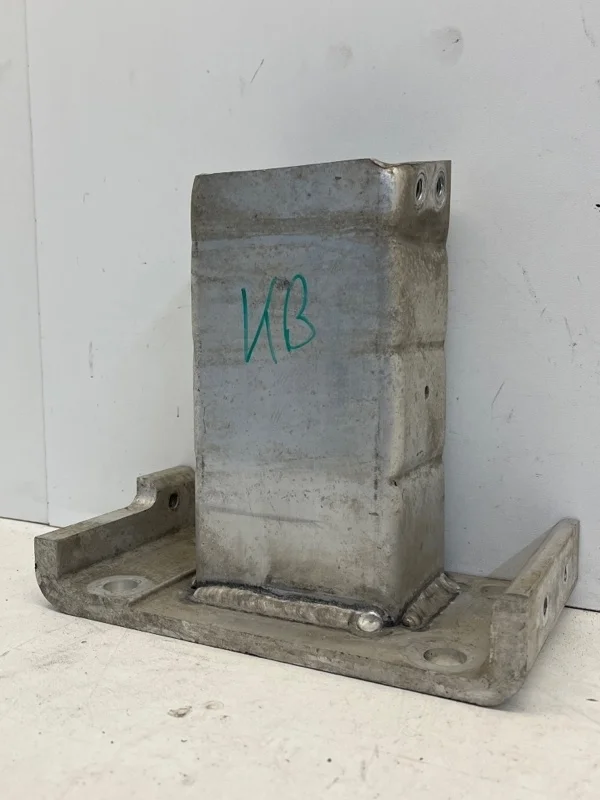 Кронштейн усилителя бампера Land Rover Range Rover 2012-2017 LR128131 4, передний левый