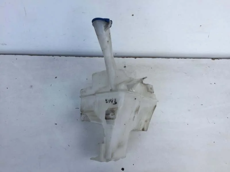 Бачок стеклоомывателя Hyundai Solaris 2010-2017 986104L200 1, передний