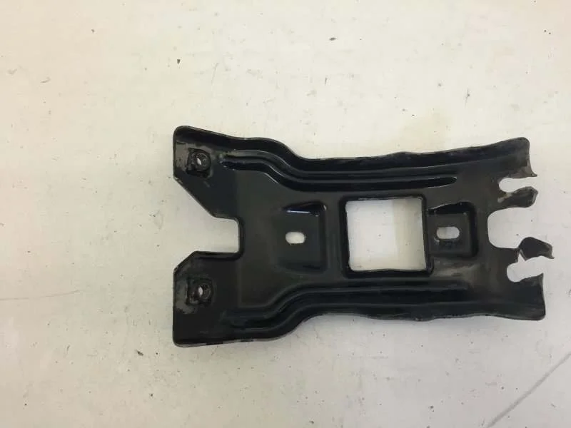 Кронштейн Volkswagen Polo 2020-2022 60U805567 6, передний