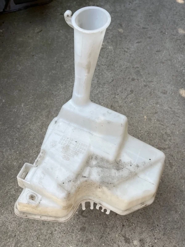 Бачок стеклоомывателя Hyundai Solaris 2010-2017 986104L200 1, передний