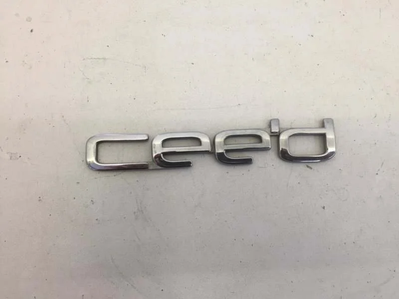 Эмблема Kia Ceed 2006-2012 737001H000 1, задняя