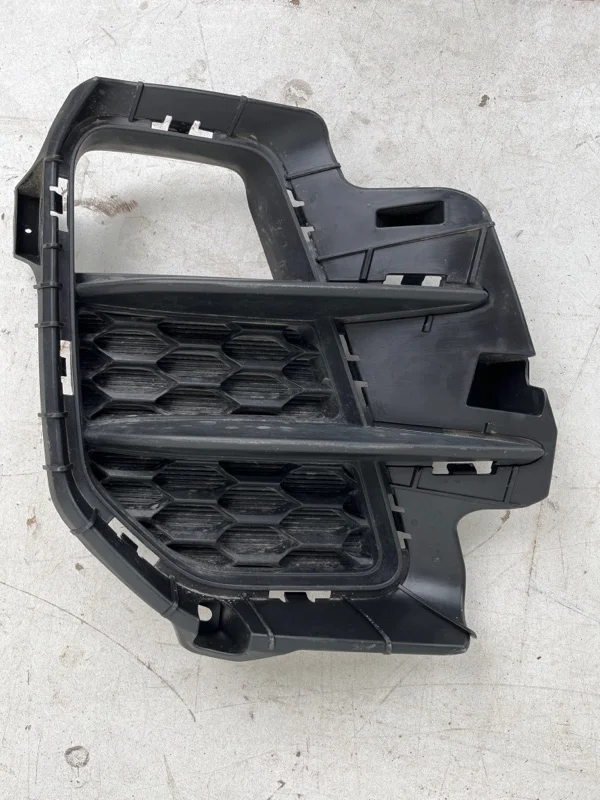 Накладка противотуманного фонаря Kia Rio 2017-2021 86523H0900 4, передняя