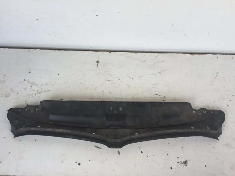 Накладка замка капота BMW 3 series 2018-2022 51767461970 G20, передняя