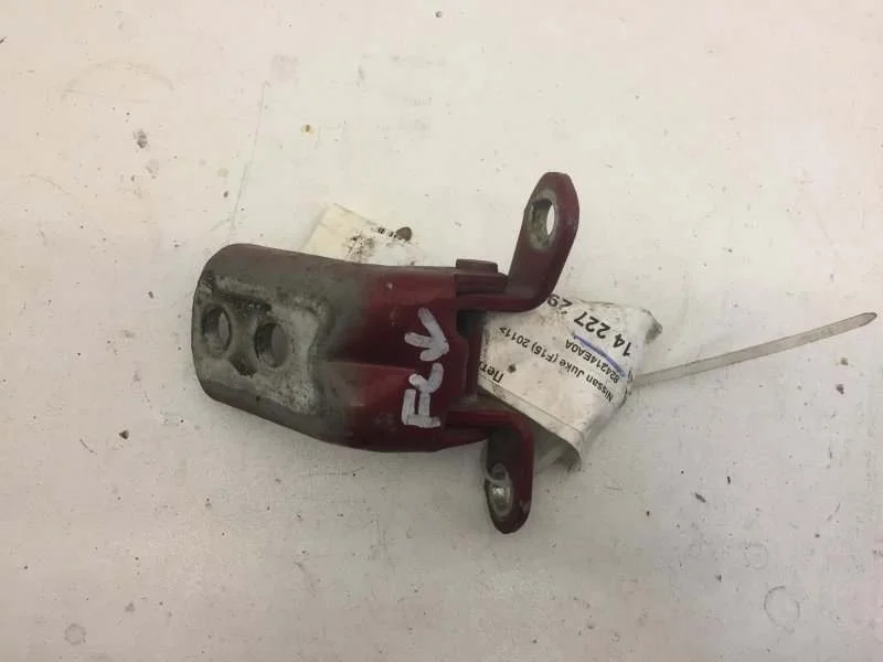 Петля двери Nissan Qashqai 2013-2019 824214EA0A 2, передняя левая