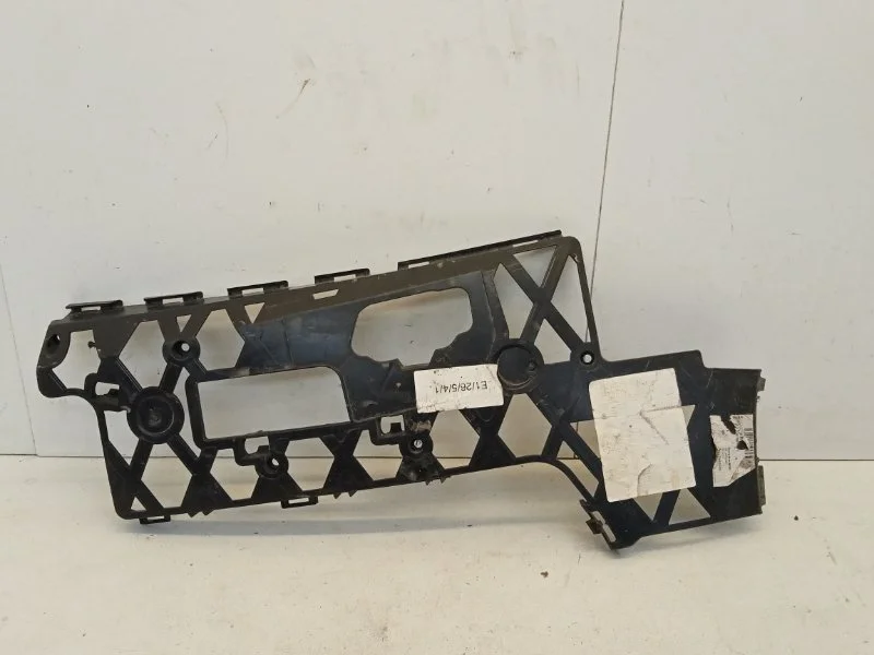 Крепление бампера Volkswagen Passat 2011-2015 3AA807177 B7, переднее