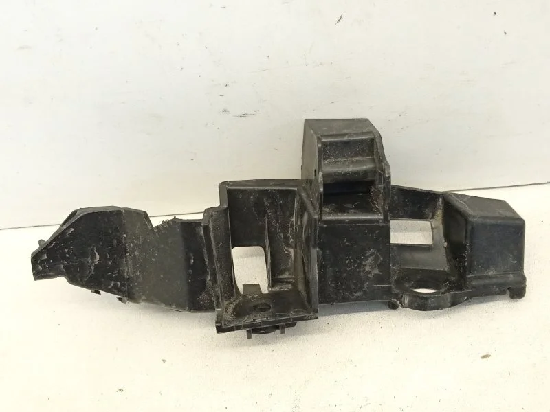 Кронштейн бампера Audi Q5 2017-2020 80A807284A 2