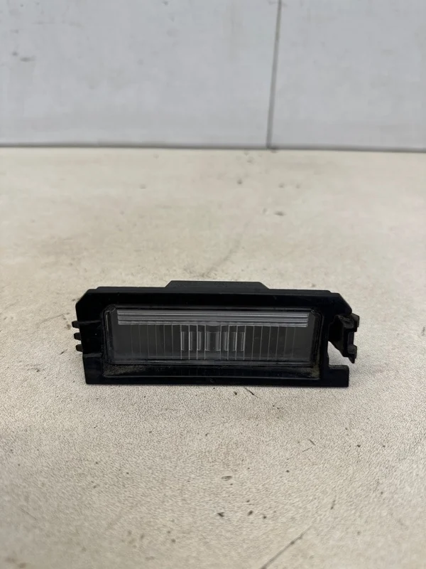 Подсветка номерного знака Hyundai Sonata 2019-2021 92502F6000 8, правая