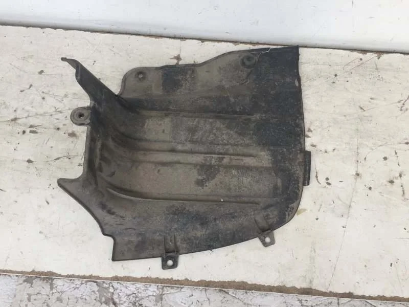 Пыльник бампера Kia Cerato 2013-2020 86675M6000 3, задний левый