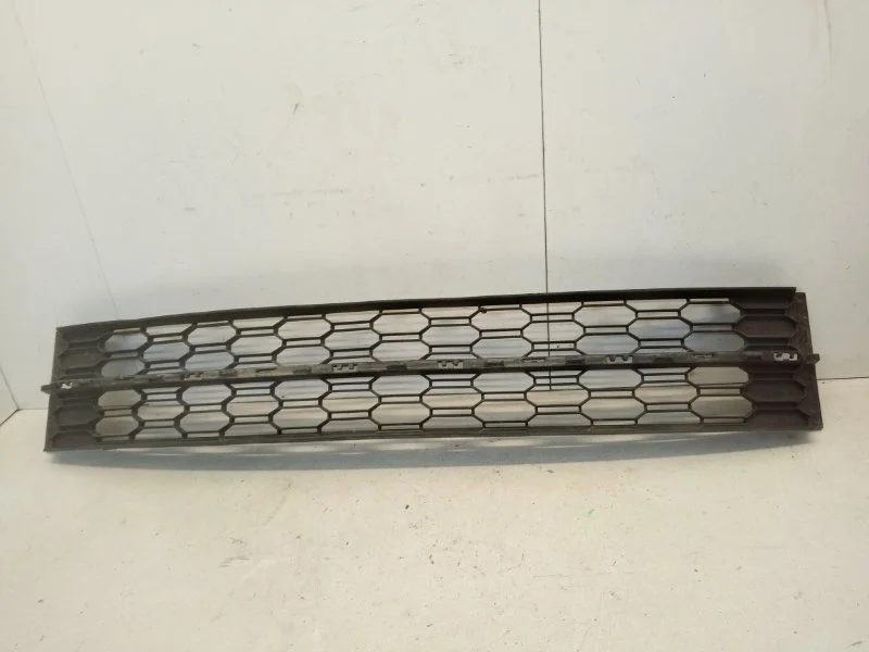 Решётка бампера Skoda Octavia 2013-2020 5E0853677K A7, передняя