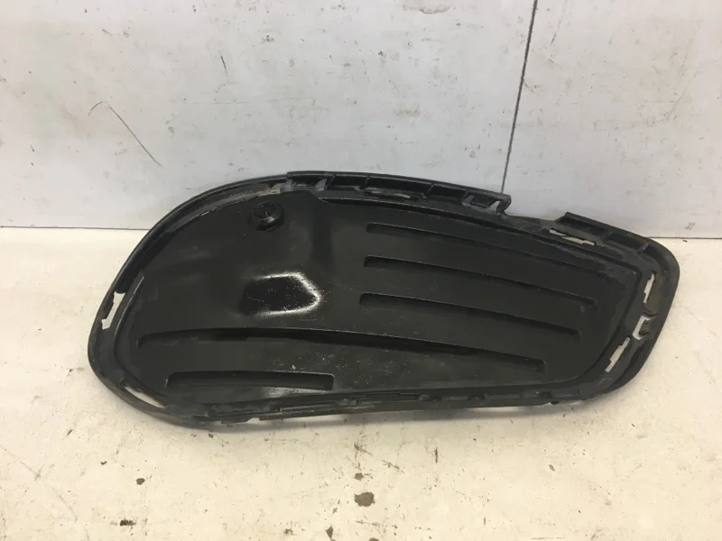 Заглушка бампера Mercedes-Benz C-klasse 2014-2018 A2058854123 W205, передняя правая