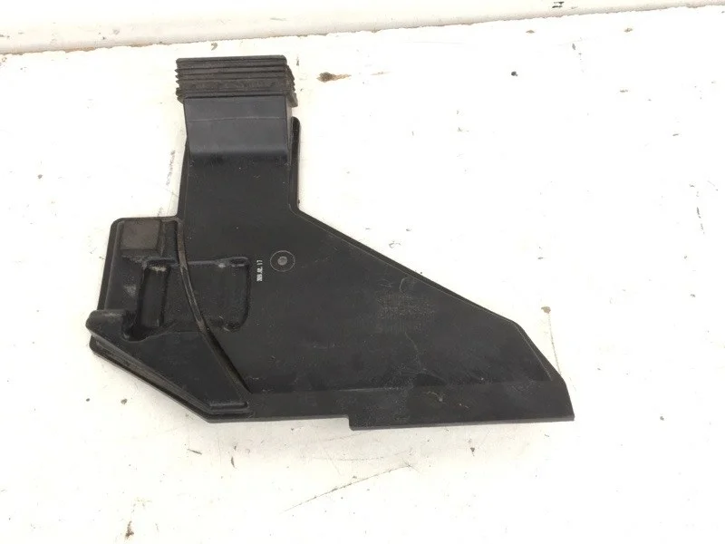 Резонатор воздушного фильтра Hyundai Tucson 2015-2018 28210D3200 3, передний