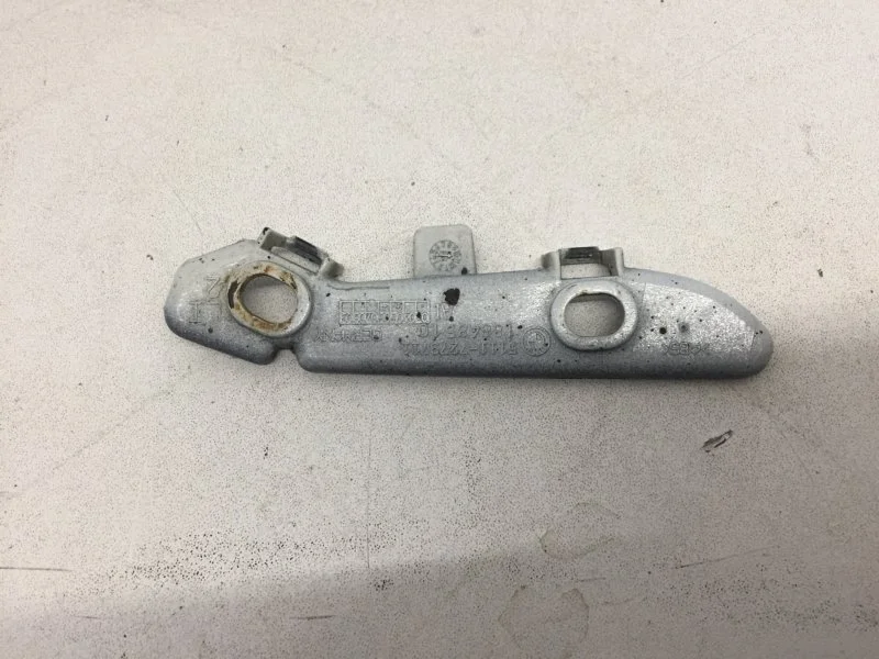Кронштейн крыла BMW 3 series 2011-2022 51117279711 F30/F31, передний левый