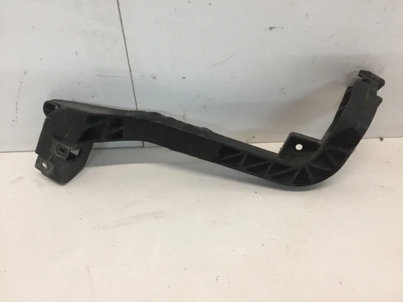 Кронштейн Mercedes-Benz M-klasse 2011-2015 A1666263731 W166, передний правый