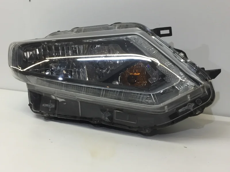 Фара Nissan X-Trail 2013-2019 260104CC0C T32, передняя правая