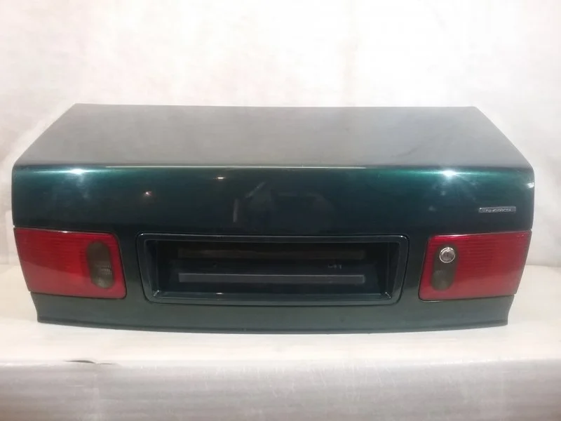 Крышка багажника Audi A8 1994-2002 4D0827023N D2, задняя