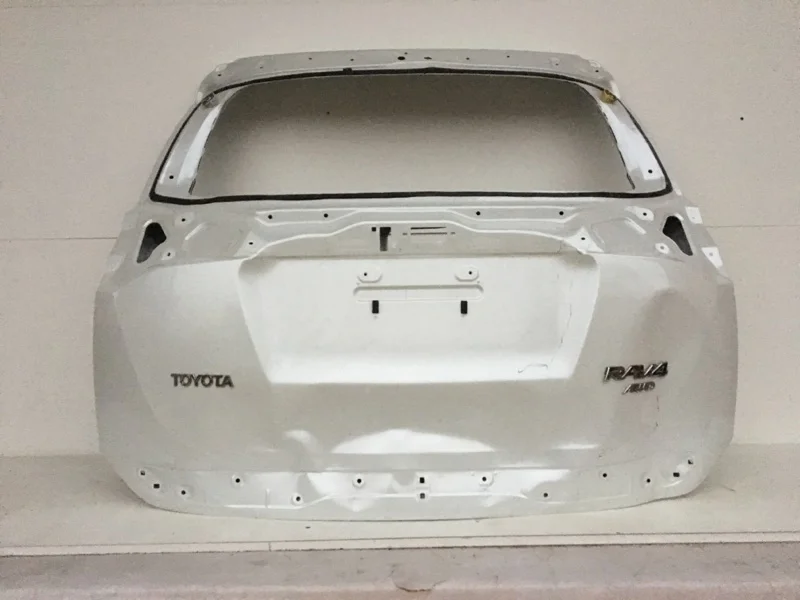 Дверь багажника Toyota Rav4 2015-2019 670050R270 CA40, задняя