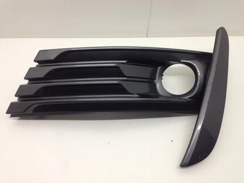 Накладка противотуманной фары Toyota Corolla 2015-2020 8148102630 E180, передняя правая